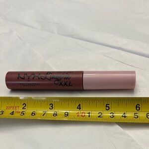 NYX Lingerie XXL Liquid Matte Lipstick - Strip & Tease